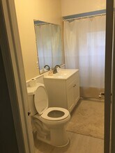 18 Aberdeen Dr, Unit 1 in Huntington, NY - Building Photo - Building Photo