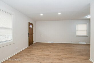 9433 S Burnside Ave in Chicago, IL - Building Photo - Building Photo
