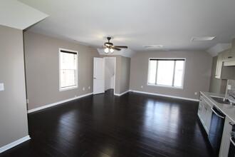 1921 Castleman Dr, Unit B in Nashville, TN - Foto de edificio - Building Photo
