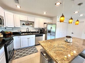 13781 SW 84th St in Miami, FL - Building Photo