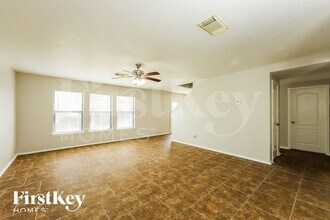 5060 Viking Coral in San Antonio, TX - Building Photo - Building Photo