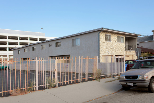 1910 Firmona Ave in Redondo Beach, CA - Foto de edificio - Building Photo