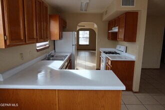 1137 W Bend Ln in El Paso, TX - Building Photo - Building Photo