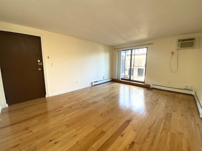 82 Highland Ave, Unit 203 in Somerville, MA - Foto de edificio - Building Photo