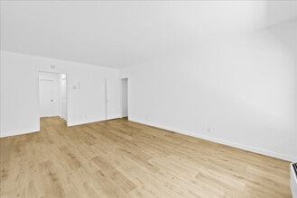 11661 Erwin St in Los Angeles, CA - Building Photo - Building Photo