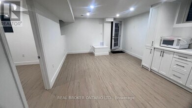 8 Rainsford Rd in Markham, ON - Building Photo - Building Photo