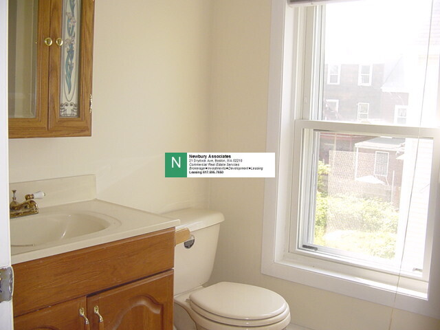 165 Bowen St, Unit Townhouse in Boston, MA - Foto de edificio - Building Photo