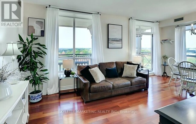 property at 1105-1105 Leslie St