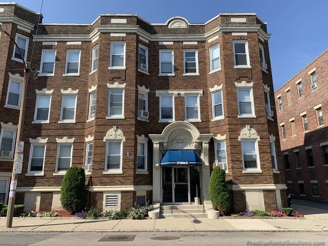 217 Kelton St, Unit 1