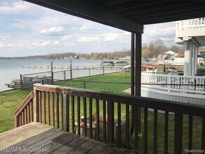 381 E Shore Dr in Whitmore Lake, MI - Building Photo - Building Photo
