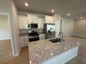 521 Vista Pointe Dr in Pearl, MS - Foto de edificio - Building Photo