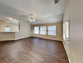 16911 Great Oaks Glen Dr in Houston, TX - Building Photo - Building Photo