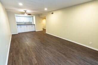 312 S. Willaman Drive in Los Angeles, CA - Building Photo - Interior Photo