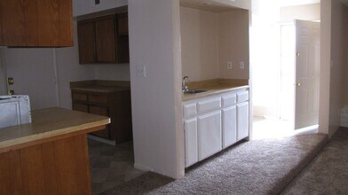 4613 Country Pl Ln in Bakersfield, CA - Foto de edificio - Building Photo