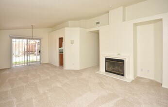 2194 Castilla Way in Oceanside, CA - Building Photo - Building Photo