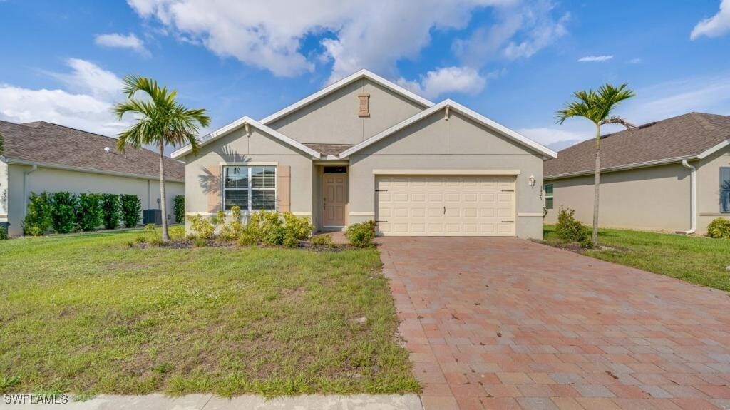 3426 Acapulco Cir in Cape Coral, FL - Building Photo