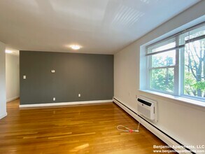 15 Marion St, Unit 21 in Brookline, MA - Foto de edificio - Building Photo