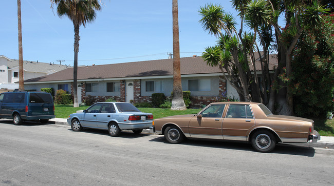 7811 Glencoe Ave in Huntington Beach, CA - Foto de edificio - Building Photo