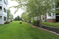 Building Photo - Summit Place Apartamentos in Louisville, Kentucky