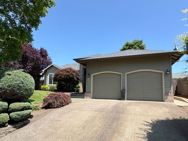 18902 Highland Dr in Oregon City, OR - Building Photo - Building Photo