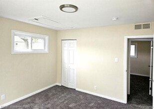 1925 Mel Ct in Westland, MI - Building Photo - Building Photo