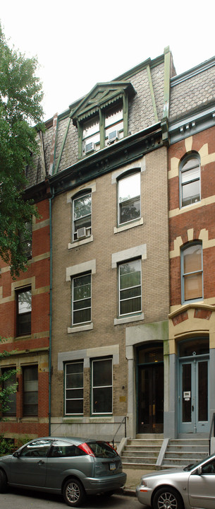 2312 Delancey Pl in Philadelphia, PA - Building Photo