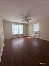 921 E Courthouse St in Cuero, TX - Building Photo - Building Photo