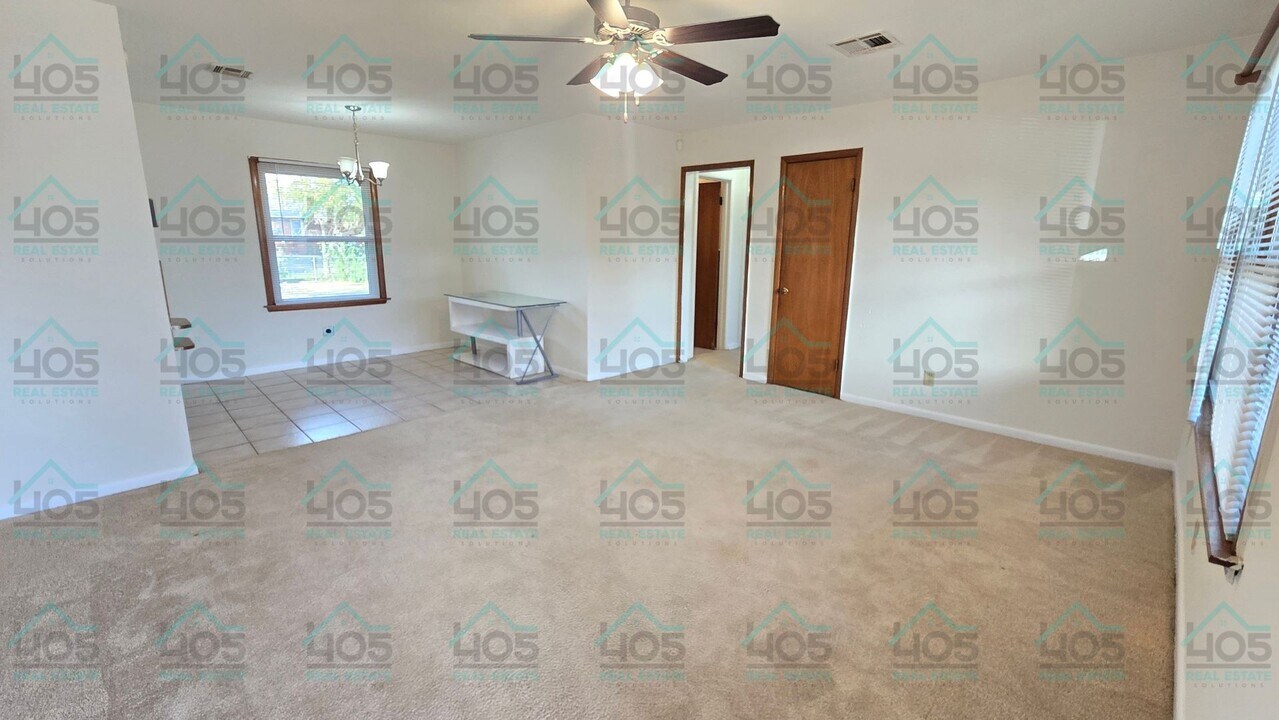 113 E Tiller Dr in Midwest City, OK - Building Photo