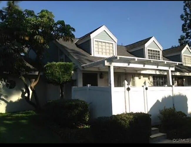 property at 804 W Grondahl St