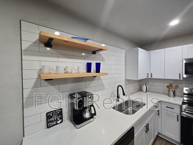 12107 El Sendero St in San Antonio, TX - Building Photo - Building Photo