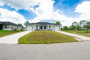 873 Duplex St E in Lehigh Acres, FL - Building Photo