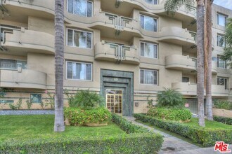 117 N Gale Dr in Beverly Hills, CA - Foto de edificio - Building Photo