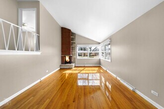 393 Huntington Ln in Elmhurst, IL - Building Photo - Building Photo