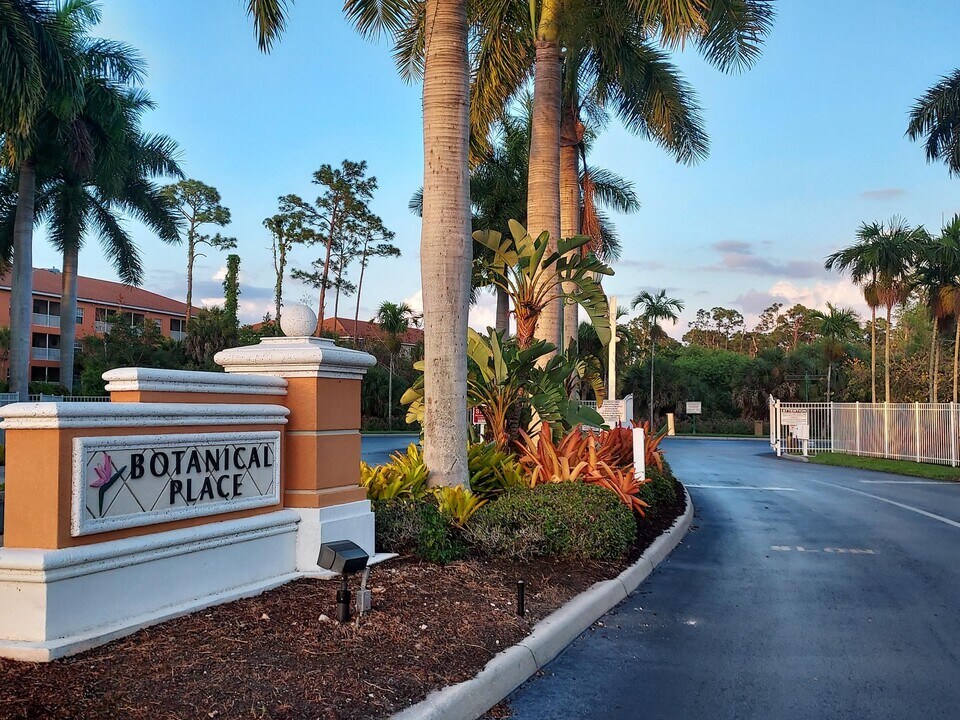 4510 Botanical Place Cir, Unit Botaical Place Naples in Naples, FL - Building Photo
