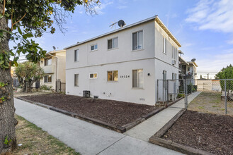 14324 Roscoe Blvd in Panorama City, CA - Building Photo - Building Photo