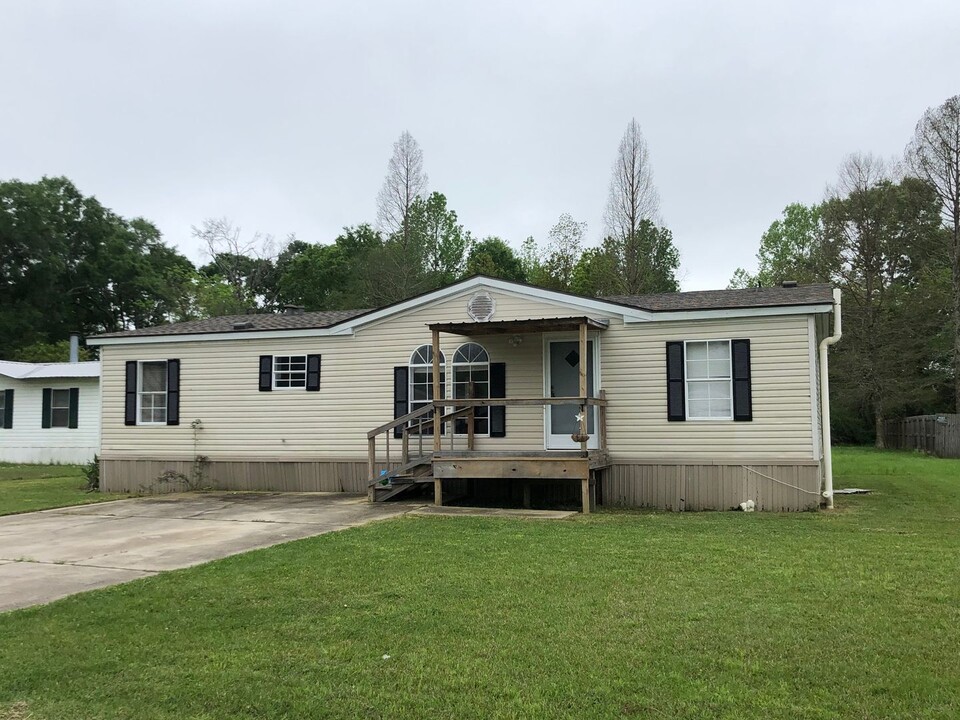 9546 Deer Trail Ave in Zachary, LA - Building Photo
