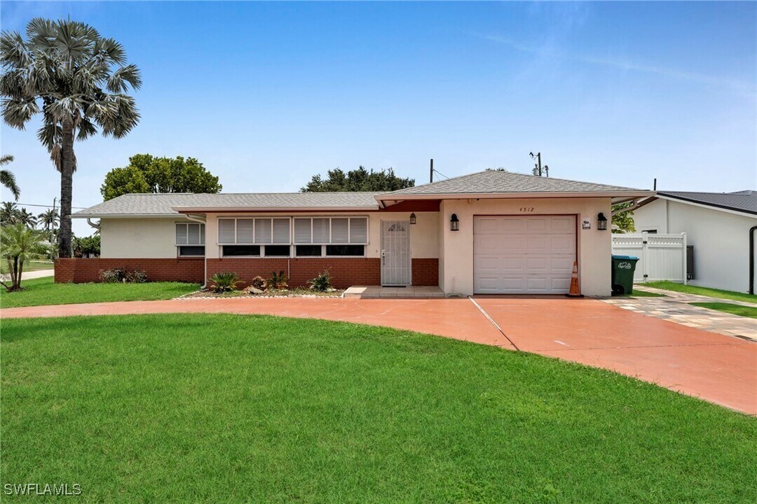 4512 Coronado Pkwy in Cape Coral, FL - Building Photo