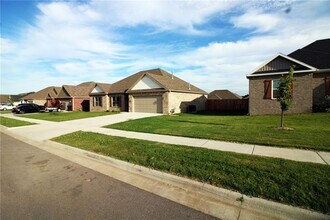 851 Petit Jean St in Prairie Grove, AR - Building Photo - Building Photo