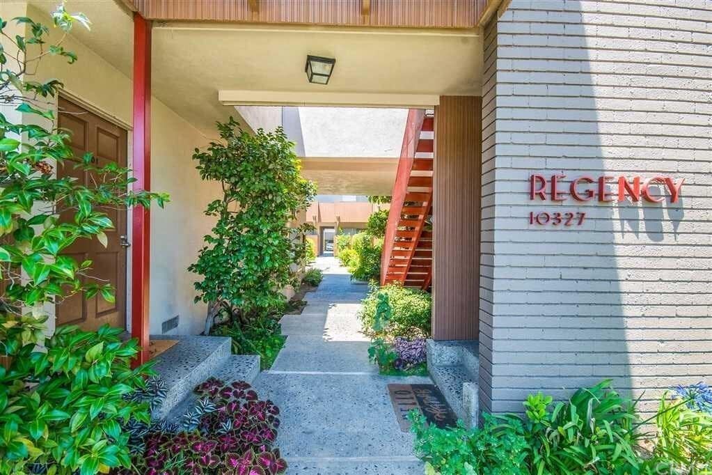 10327 Downey Ave. in Downey, CA - Building Photo