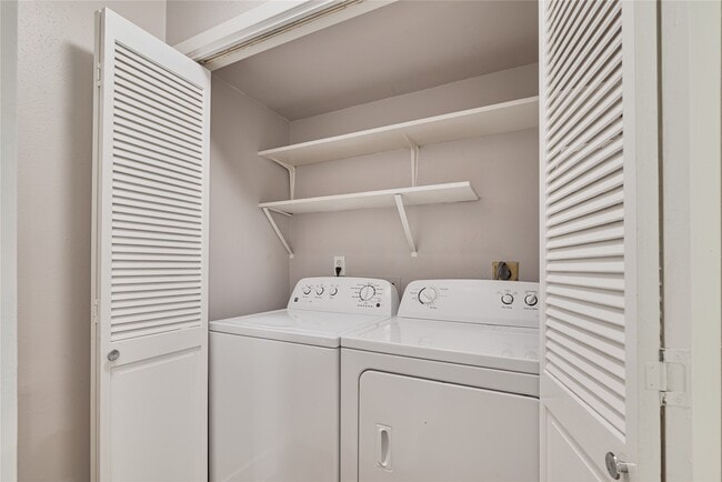 property at 2425 W Settler's Way