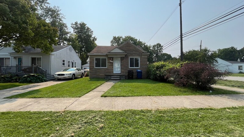 11755 Berwyn Ave in Redford Township, MI - Building Photo