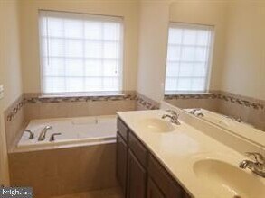 327 Woodstream Blvd in Stafford, VA - Building Photo - Building Photo