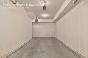 12321 S Chelsea St in Olathe, KS - Building Photo