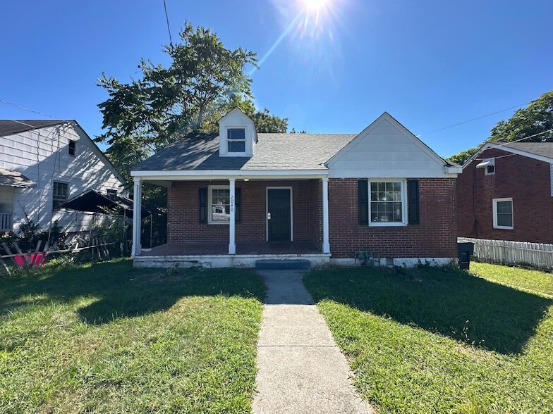 1040 Hunt Ave NW in Roanoke, VA - Building Photo