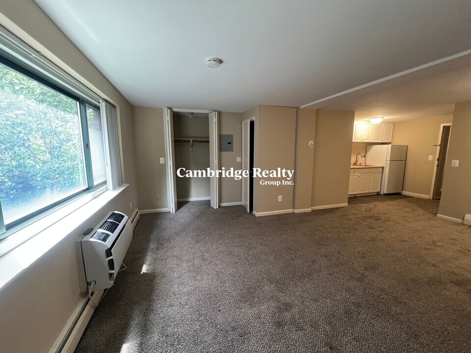 381 Harvard St, Unit T in Cambridge, MA - Building Photo