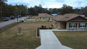 2151 NW 7th St in Ocala, FL - Building Photo