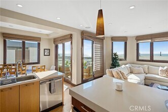 124 2nd Pl in Manhattan Beach, CA - Building Photo - Building Photo