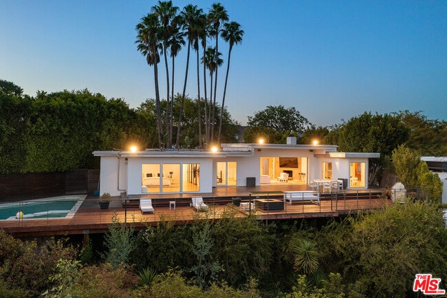 10134 Angelo View Dr in Beverly Hills, CA - Building Photo - Building Photo