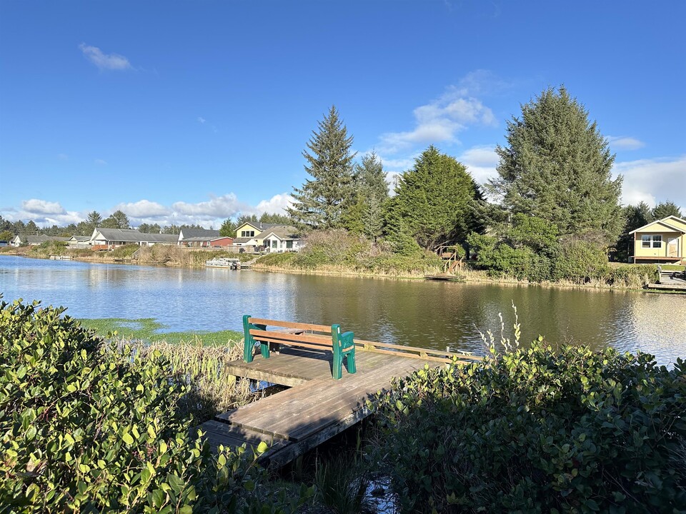 230 Point Brown Ave SE in Ocean Shores, WA - Building Photo