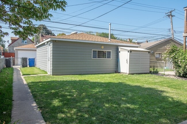 5520 S Pulaski Rd, Unit G in Chicago, IL - Building Photo - Building Photo